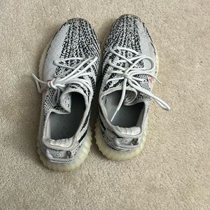 Yeezy 350 zebra pretty white a little dirt on bottom